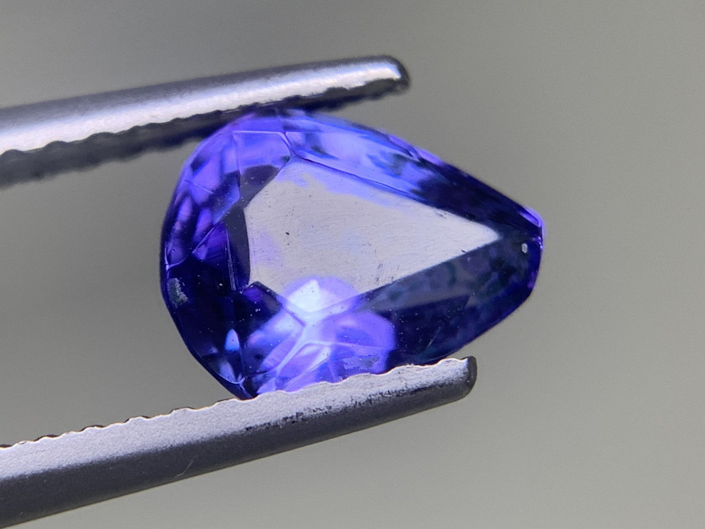 タンザナイト 1.212ct  宝石ソーティング付き  7.2㎜×7.0㎜×4.1㎜  ルース（ 裸石 ） 2150Y