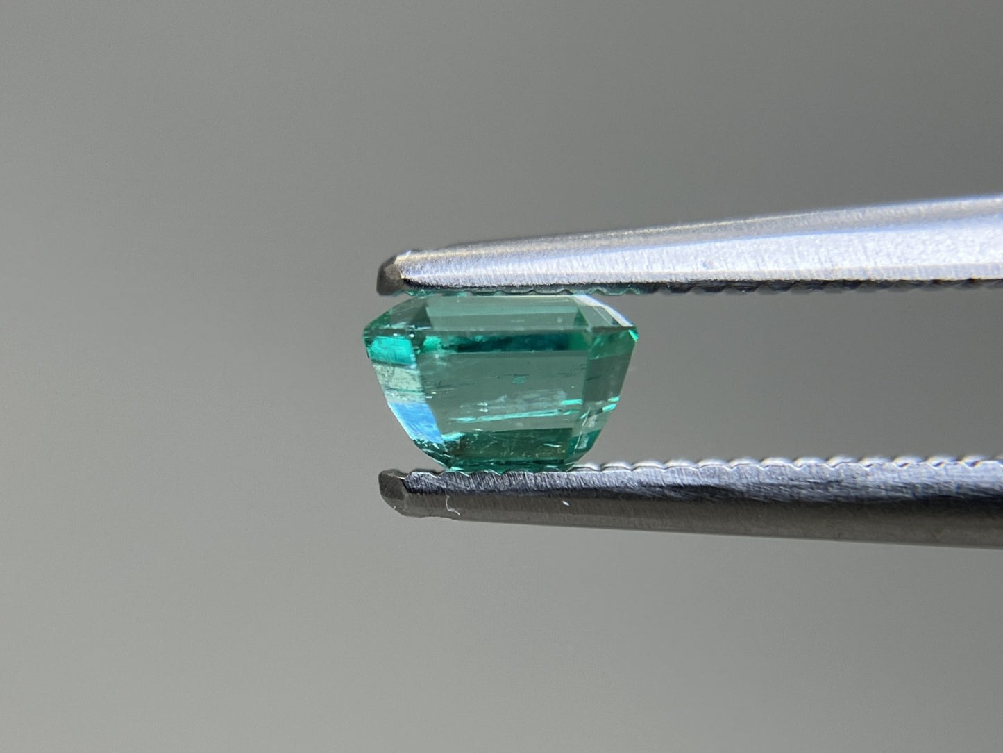 エメラルド 天然 0.542ct 宝石ソーティング付き 4.9㎜×4.0㎜×3.2㎜ ルース（ 裸石 ） 8068YY
