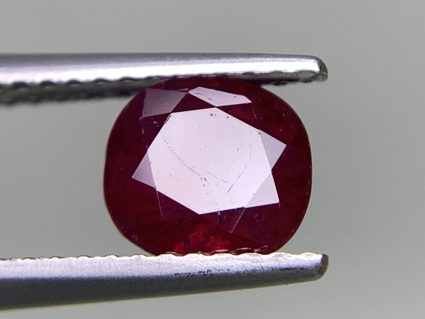 ルビー 天然 1.623ct 宝石ソーティング付き 6.4㎜×6.2㎜×4.3㎜ ルース（ 裸石 ） 3017Y