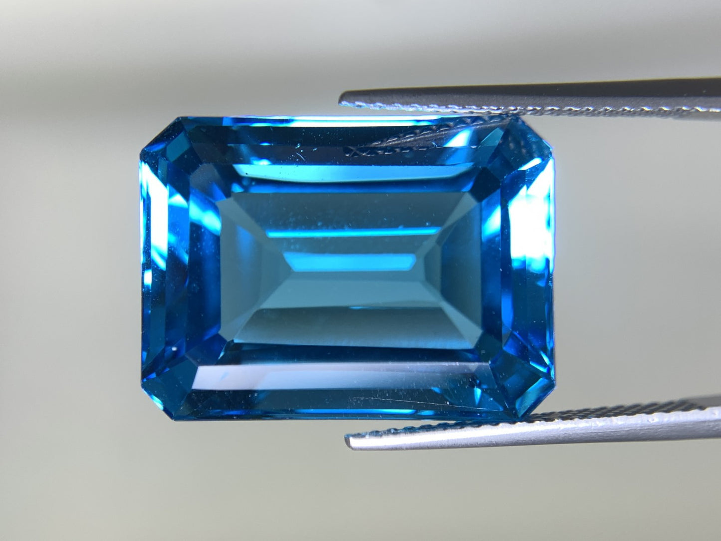 ブルートパーズ 29.926ct 宝石ソーティング付き  20.0㎜×14.8㎜×9.8㎜  ルース（ 裸石 ） 3136Y