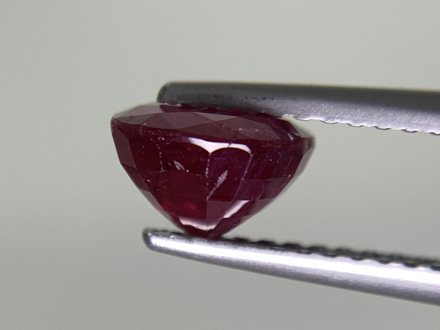 ルビー 天然 1.623ct 宝石ソーティング付き 6.4㎜×6.2㎜×4.3㎜ ルース（ 裸石 ） 3017Y