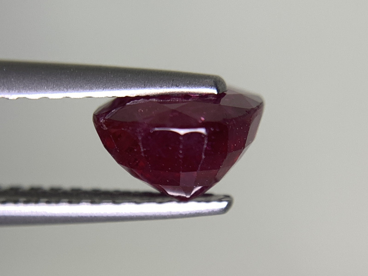 ルビー 天然 1.623ct 宝石ソーティング付き 6.4㎜×6.2㎜×4.3㎜ ルース（ 裸石 ） 3017Y