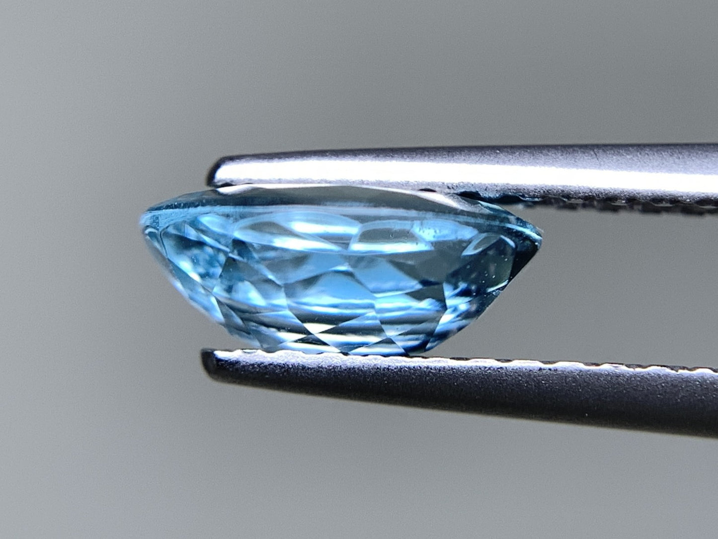 アクアマリン 天然 1.127ct 宝石ソーティング付き 8.1㎜×6.4㎜×3.4㎜ ルース（ 裸石 ） 6983Y