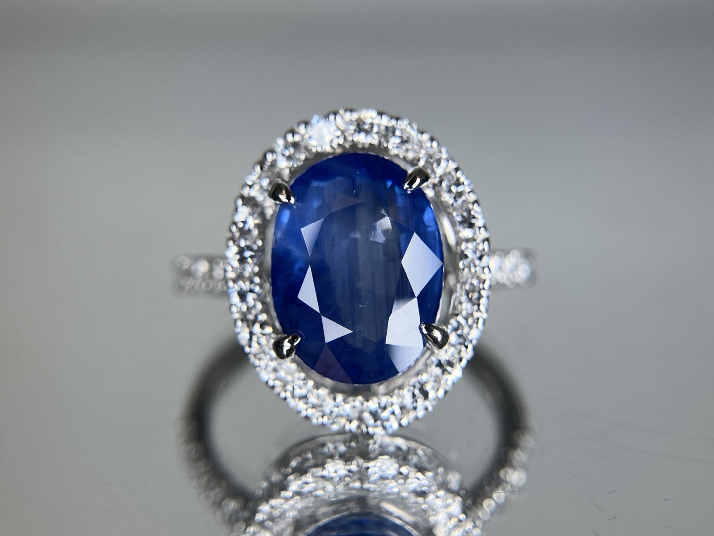 サファイア 5.44ct コンフラワーブルー Cornflower blue AIGS鑑別書 D0.80ct PT900 5.8g 指輪 （JP14号） サイズ直し無料 7167S