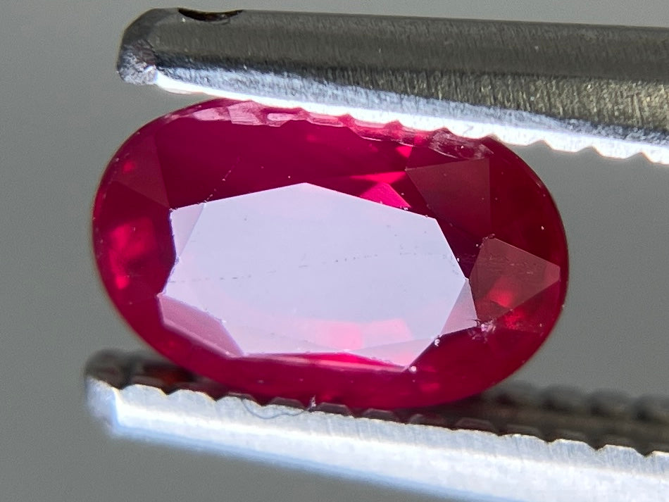 ルビー 天然 0.710ct 宝石ソーティング付き 6.0㎜×4.0㎜×2.7㎜ ルース（ 裸石 ） 7988YY