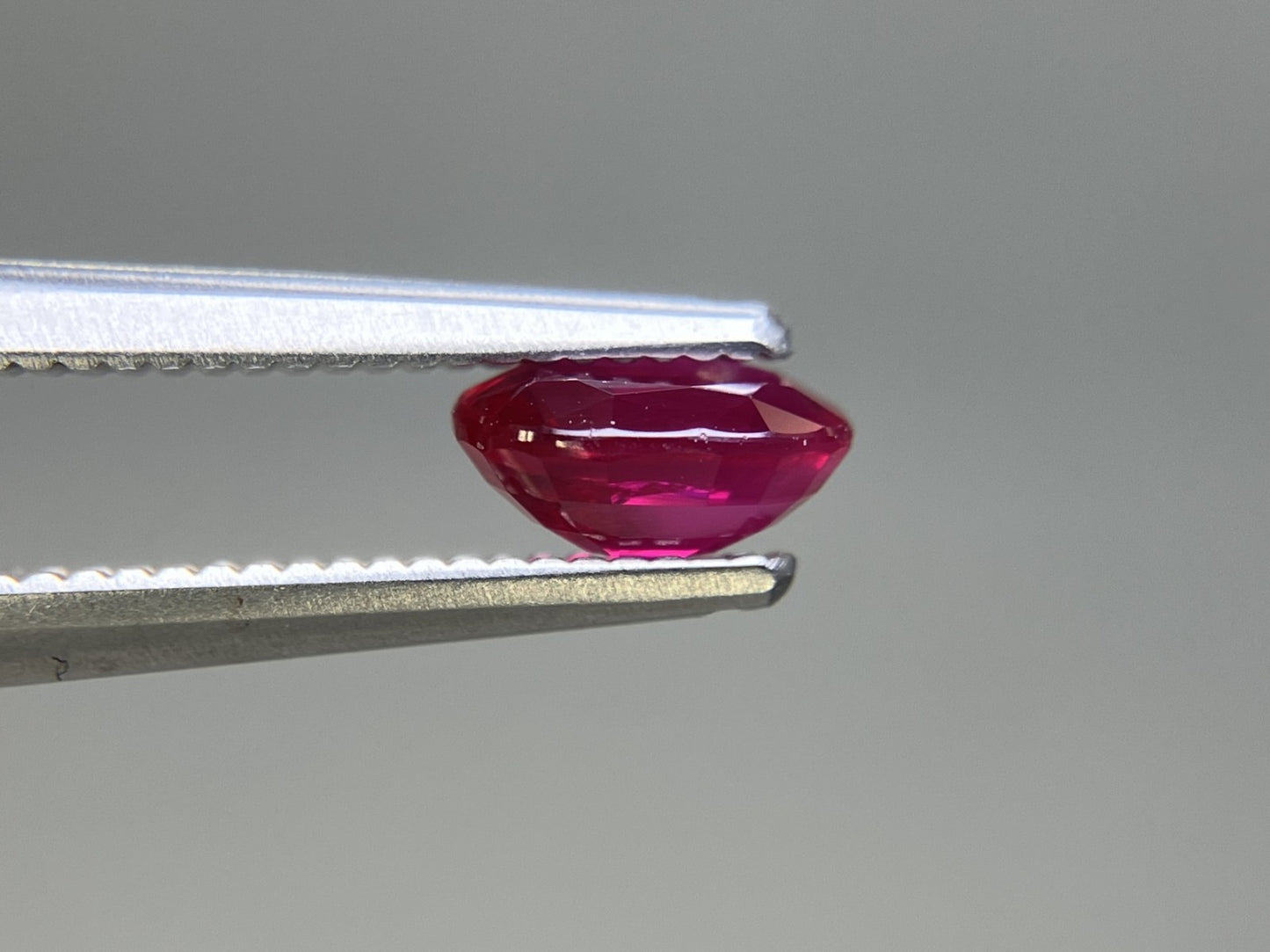 ルビー 天然 0.710ct 宝石ソーティング付き 6.0㎜×4.0㎜×2.7㎜ ルース（ 裸石 ） 7988YY