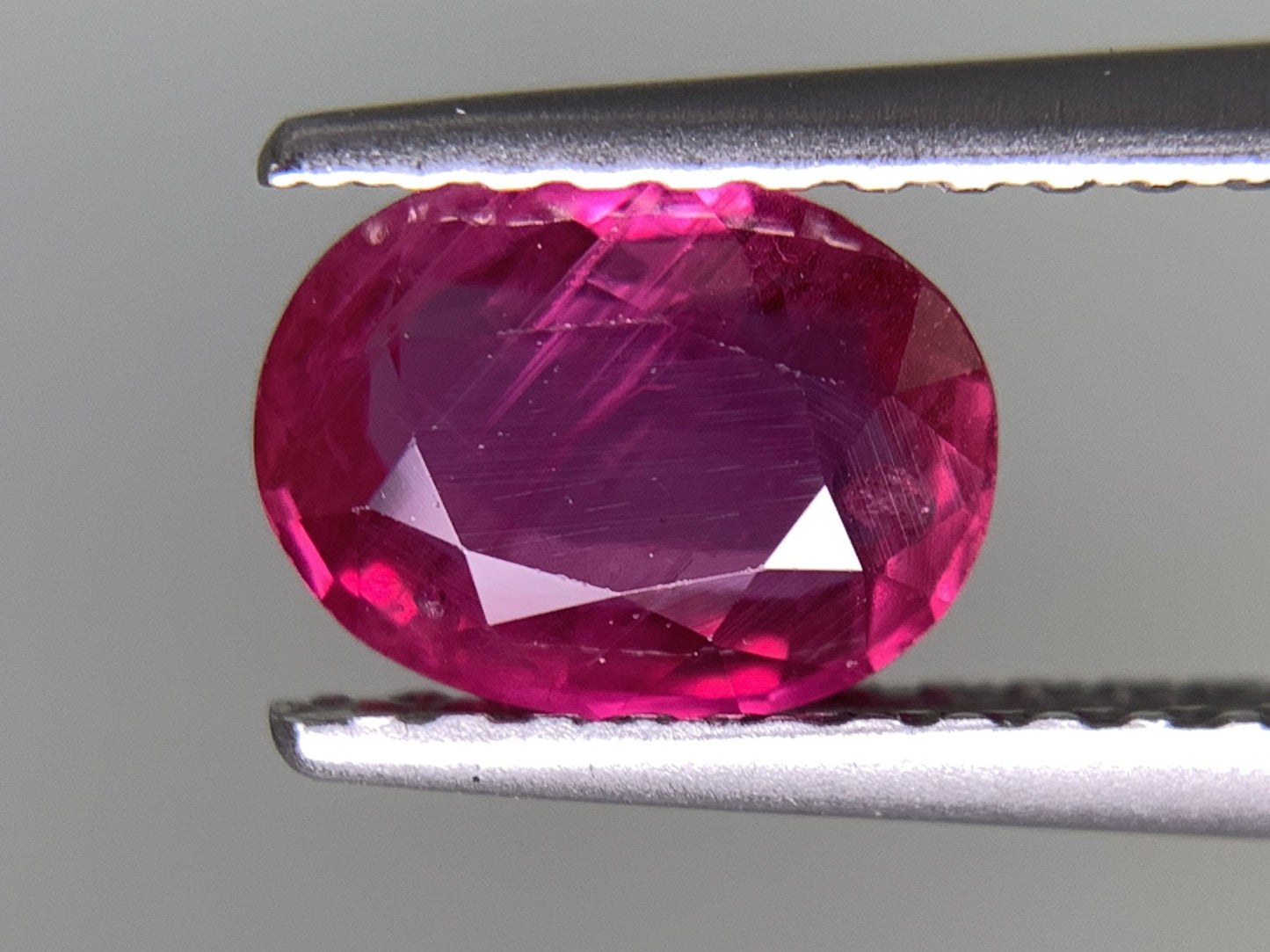 ルビー  天然  1.154ct  中央宝石ソーティング付き  7.09㎜×5.39㎜×3.06㎜   天然 ルース（ 裸石 ） 5236Y