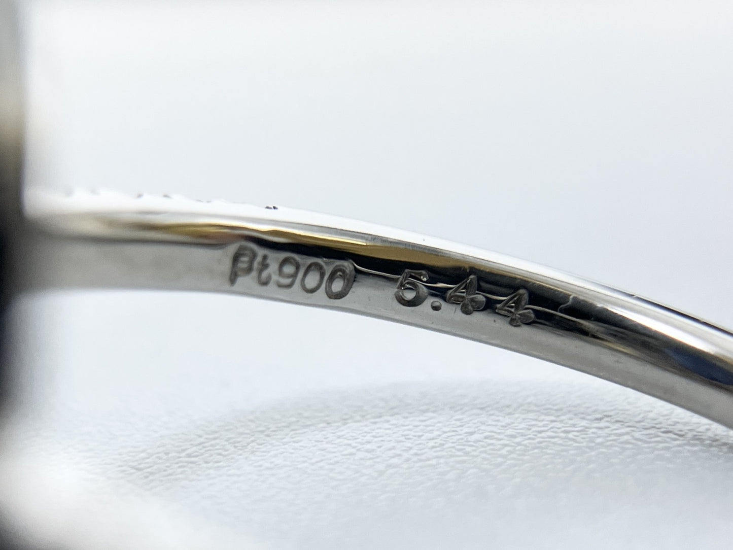 サファイア 5.44ct コンフラワーブルー Cornflower blue AIGS鑑別書 D0.80ct PT900 5.8g 指輪 （JP14号） サイズ直し無料 7167S