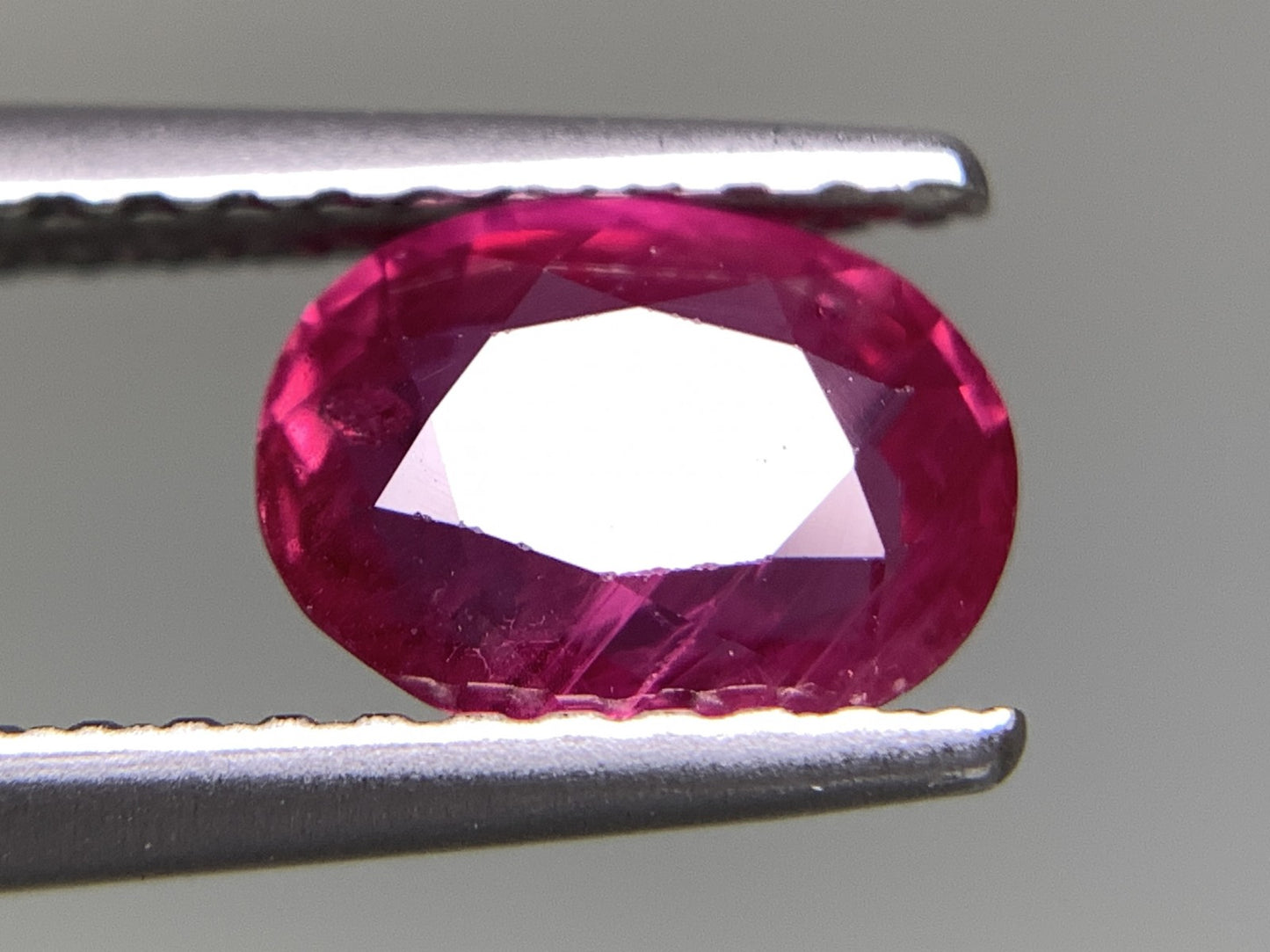 ルビー  天然  1.154ct  中央宝石ソーティング付き  7.09㎜×5.39㎜×3.06㎜   天然 ルース（ 裸石 ） 5236Y