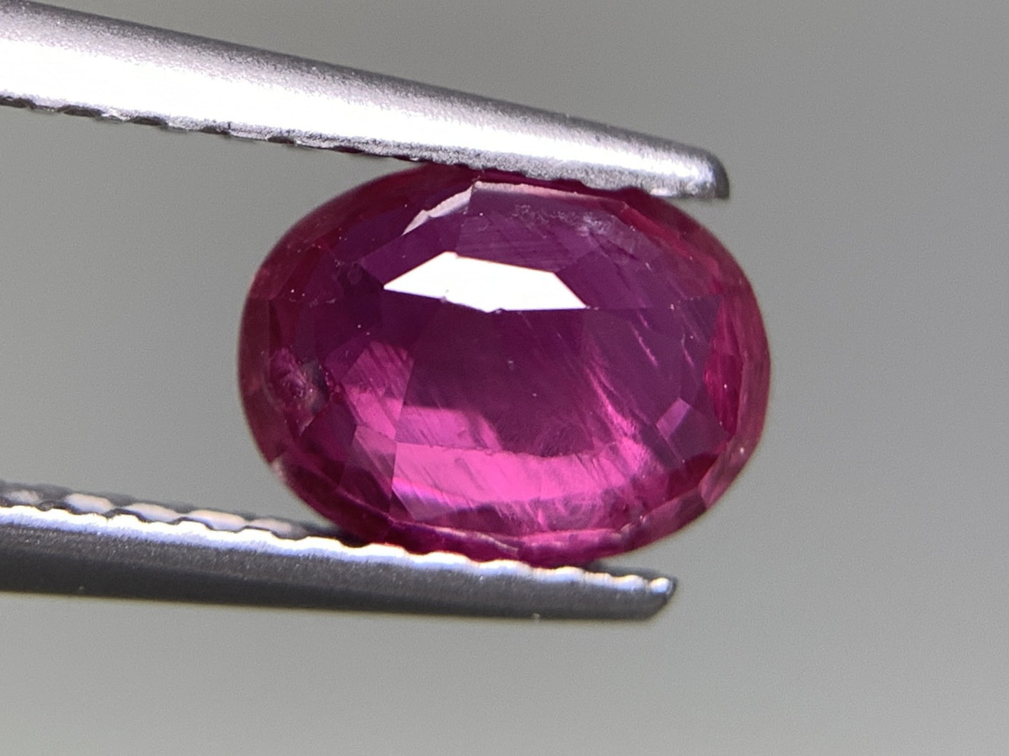 ルビー  天然  1.154ct  中央宝石ソーティング付き  7.09㎜×5.39㎜×3.06㎜   天然 ルース（ 裸石 ） 5236Y