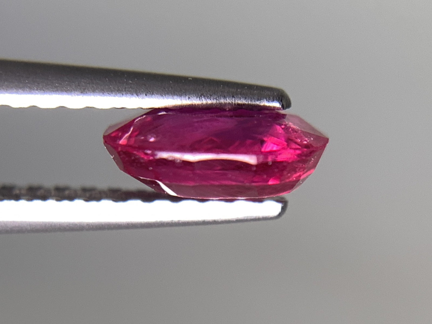 ルビー  天然  1.154ct  中央宝石ソーティング付き  7.09㎜×5.39㎜×3.06㎜   天然 ルース（ 裸石 ） 5236Y