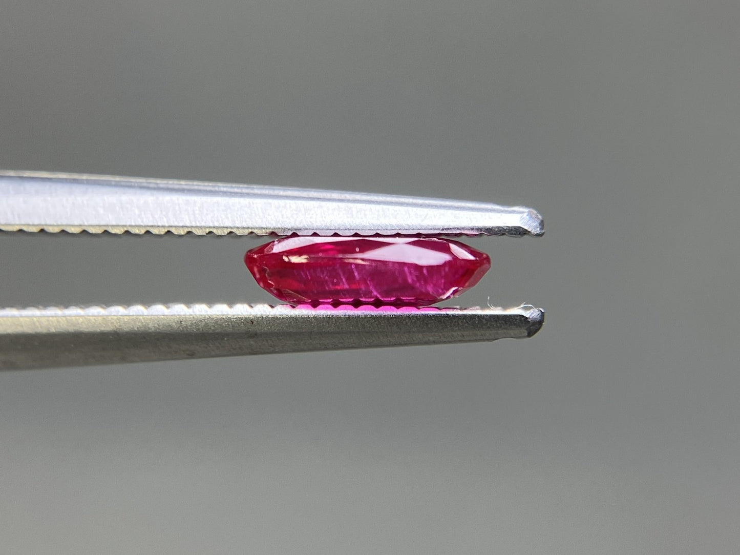 ルビー 天然 0.832ct 宝石ソーティング付き 7.0㎜×4.9㎜×1.9㎜ ルース（ 裸石 ） 7987YY