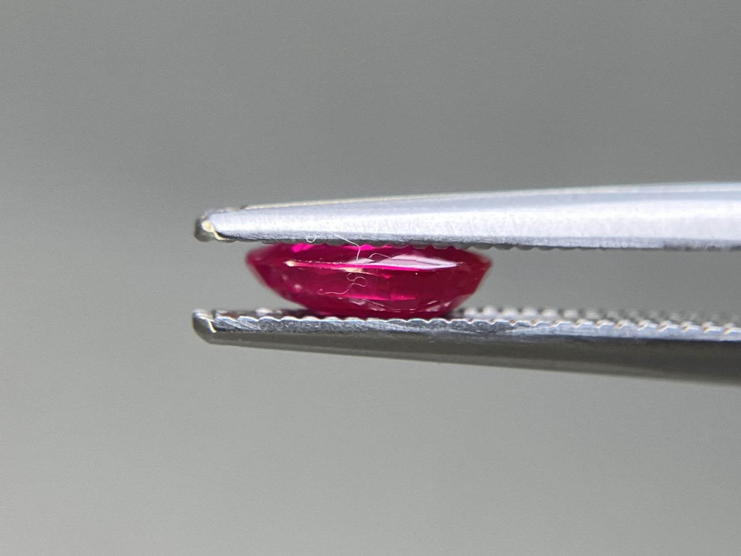 ルビー 天然 0.832ct 宝石ソーティング付き 7.0㎜×4.9㎜×1.9㎜ ルース（ 裸石 ） 7987YY