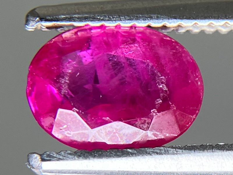 ルビー 天然 0.863ct 宝石ソーティング付き 6.8㎜×5.0㎜×2.5㎜ ルース（ 裸石 ） 7994YY