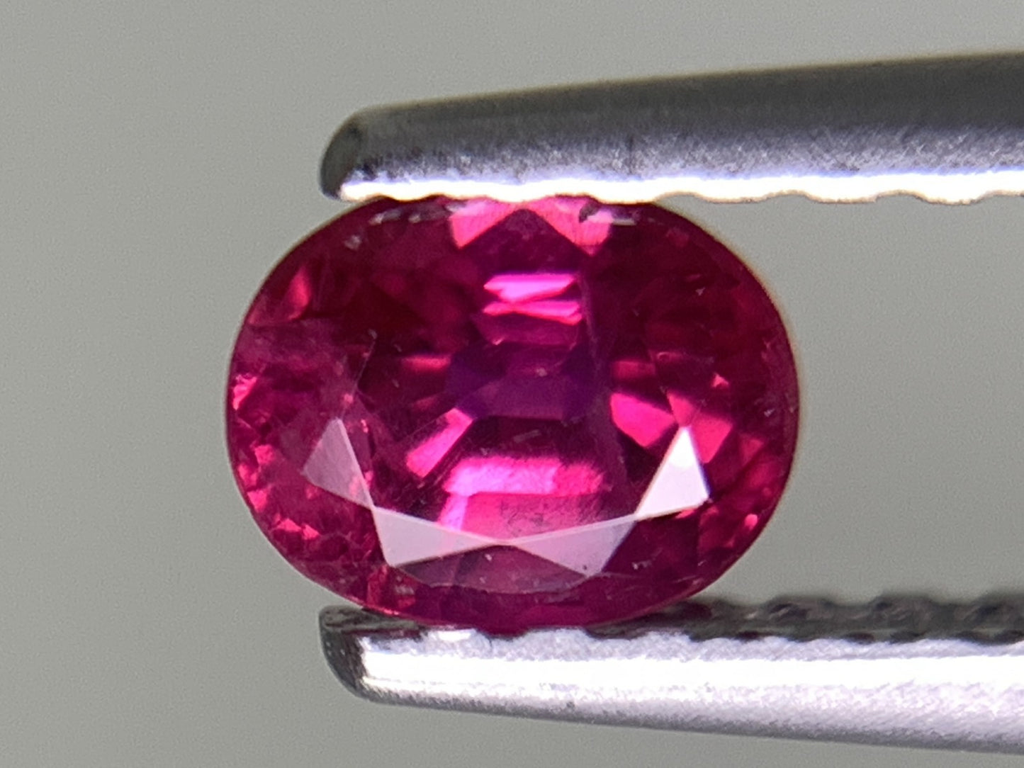 ルビー 天然 0.435ct 宝石ソーティング付き 4.5㎜×3.6㎜×2.8㎜ ルース（ 裸石 ） 8224Y