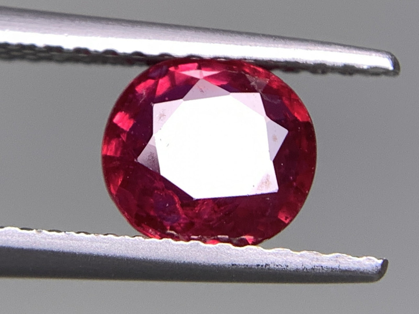 ルビー  天然  1.121ct  中央宝石ソーティング付き  6.54㎜×6.15㎜×2.87㎜   天然 ルース（ 裸石 ） 5237Y2