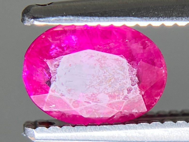 ルビー 天然 0.863ct 宝石ソーティング付き 6.8㎜×5.0㎜×2.5㎜ ルース（ 裸石 ） 7994YY