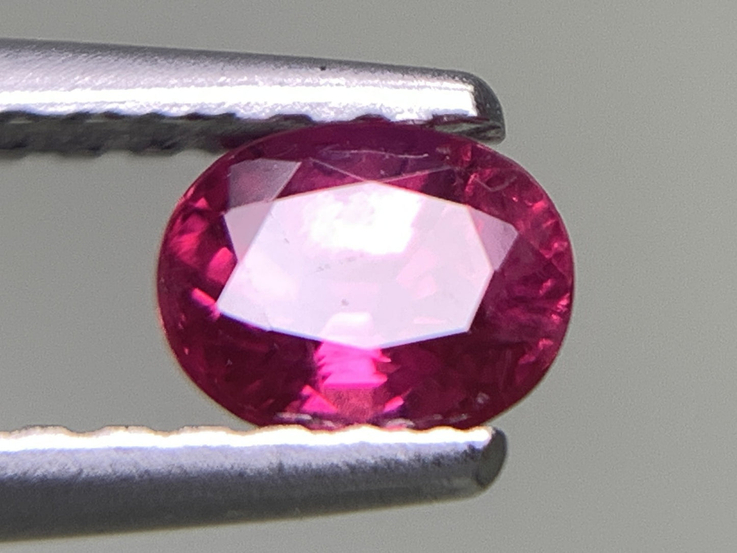 ルビー 天然 0.435ct 宝石ソーティング付き 4.5㎜×3.6㎜×2.8㎜ ルース（ 裸石 ） 8224Y