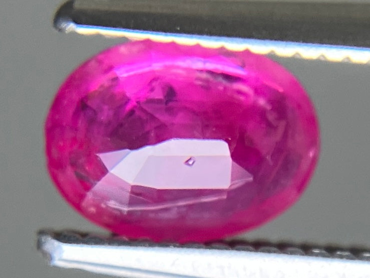 ルビー 天然 0.863ct 宝石ソーティング付き 6.8㎜×5.0㎜×2.5㎜ ルース（ 裸石 ） 7994YY