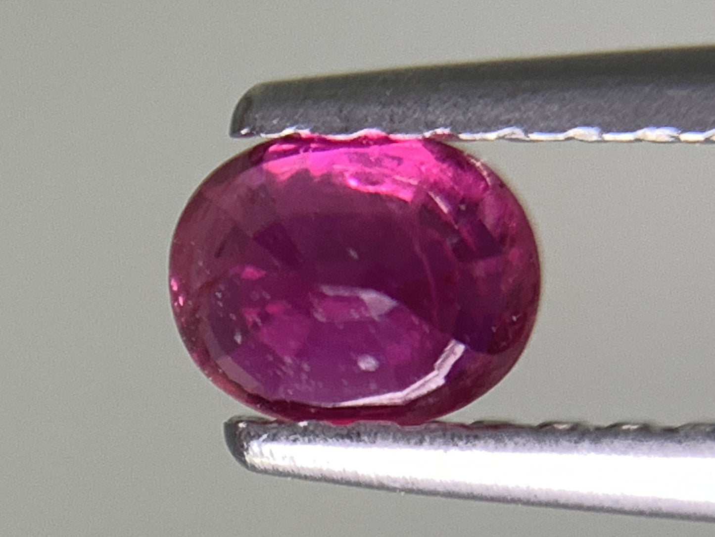 ルビー 天然 0.435ct 宝石ソーティング付き 4.5㎜×3.6㎜×2.8㎜ ルース（ 裸石 ） 8224Y