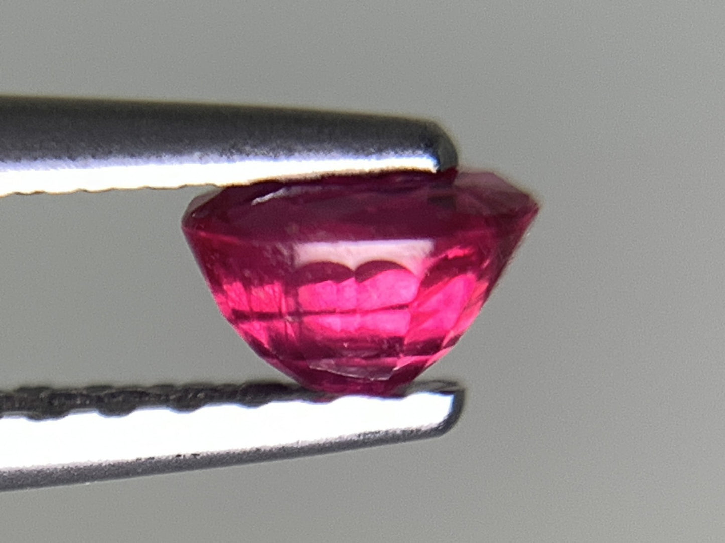 ルビー 天然 0.435ct 宝石ソーティング付き 4.5㎜×3.6㎜×2.8㎜ ルース（ 裸石 ） 8224Y