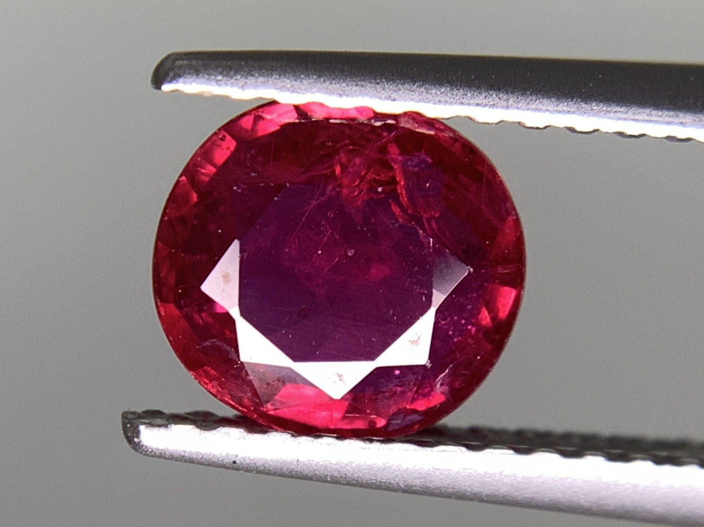 ルビー  天然  1.121ct  中央宝石ソーティング付き  6.54㎜×6.15㎜×2.87㎜   天然 ルース（ 裸石 ） 5237Y2