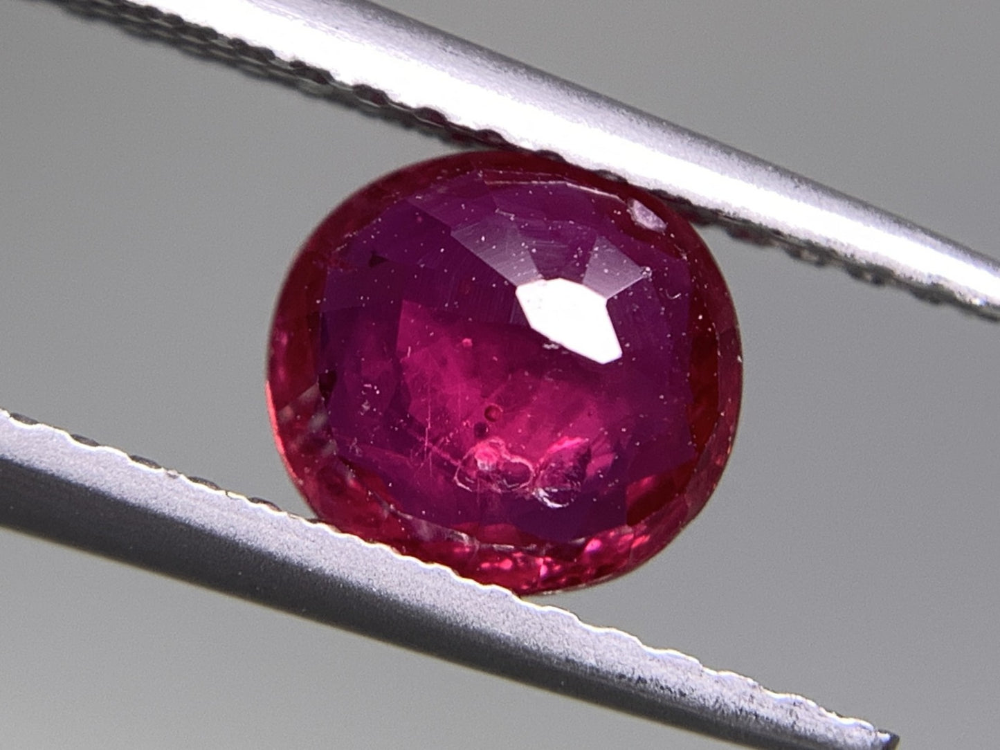ルビー  天然  1.121ct  中央宝石ソーティング付き  6.54㎜×6.15㎜×2.87㎜   天然 ルース（ 裸石 ） 5237Y2