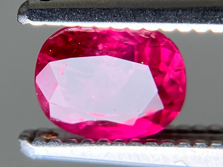 ルビー 天然 0.803ct 宝石ソーティング付き 5.6㎜×4.6㎜×2.9㎜ ルース（ 裸石 ） 7990YY