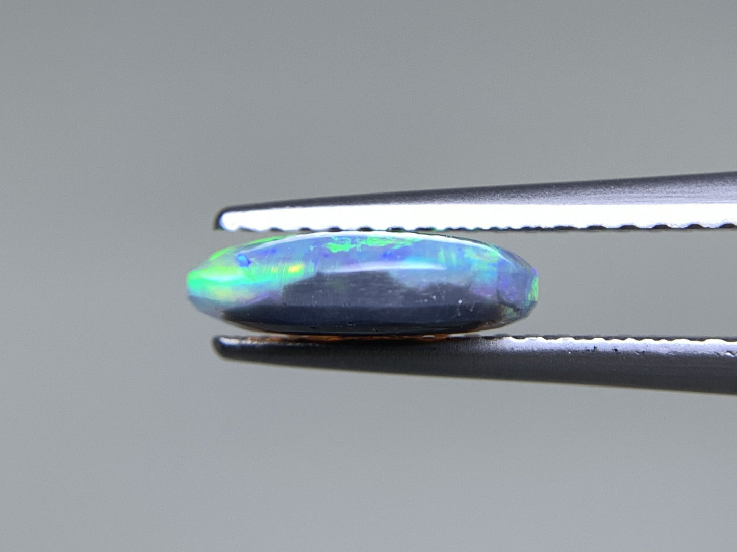 ブラックオパール 1.405ct  宝石ソーティング付き  10.1㎜×7.1㎜×2.9㎜  天然 ルース（ 裸石 ） 4621Y