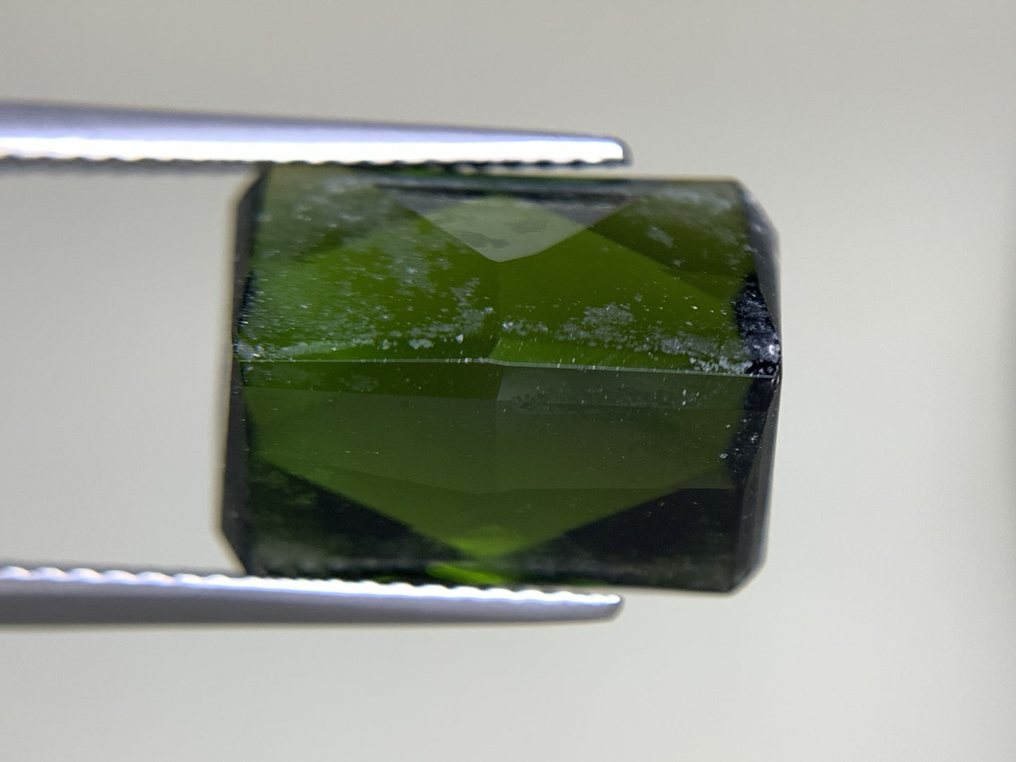 グリーントルマリン 11.281ct 宝石ソーティング付き  14.7㎜×11.1㎜×7.8㎜  ルース（ 裸石 ） 3074Y