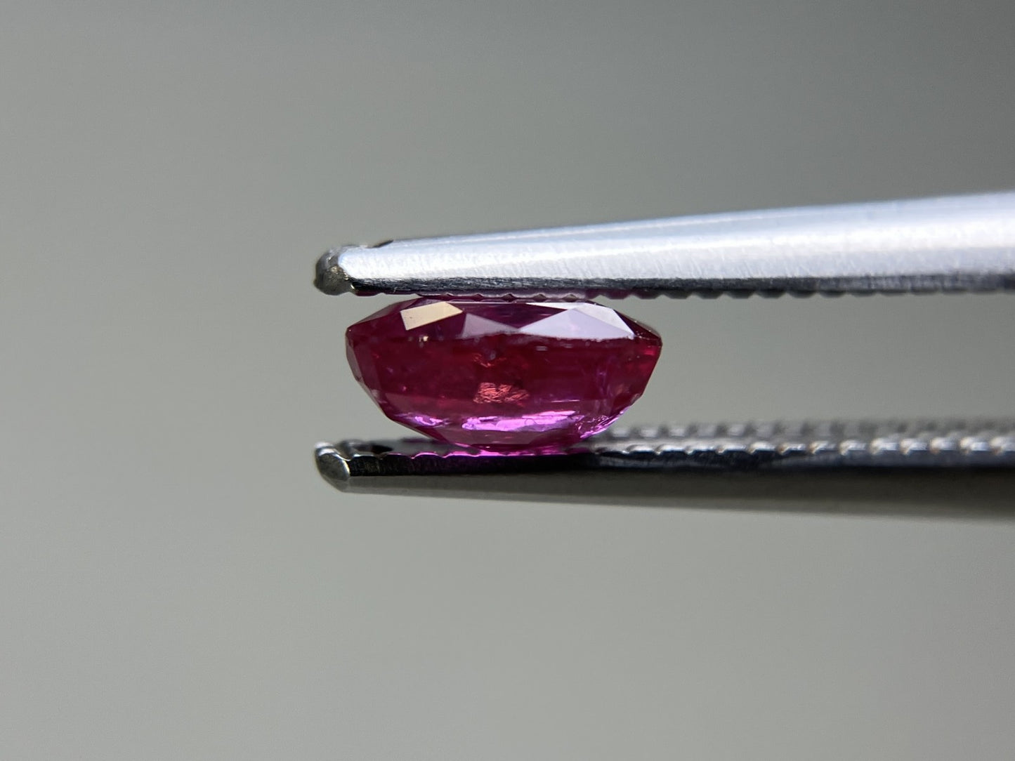 ルビー 天然 0.802ct 宝石ソーティング付き 6.0㎜×4.4㎜×2.8㎜ ルース（ 裸石 ） 7978YY