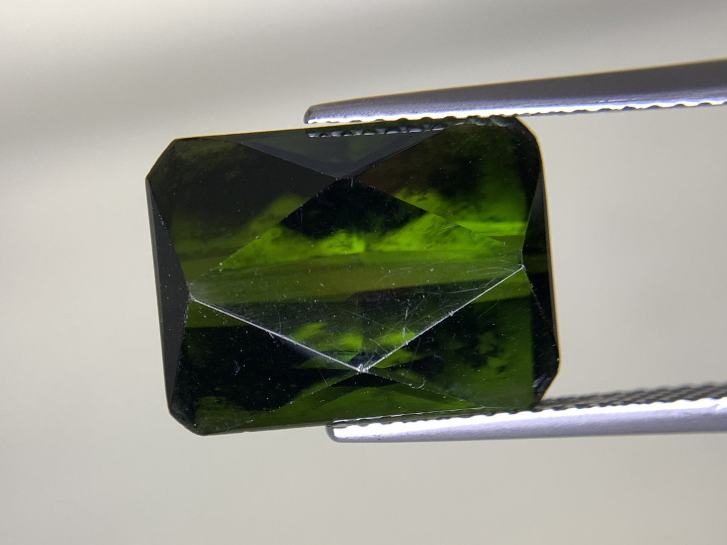 グリーントルマリン 11.281ct 宝石ソーティング付き  14.7㎜×11.1㎜×7.8㎜  ルース（ 裸石 ） 3074Y