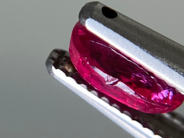 ルビー 天然 0.802ct 宝石ソーティング付き 6.0㎜×4.4㎜×2.8㎜ ルース（ 裸石 ） 7978YY