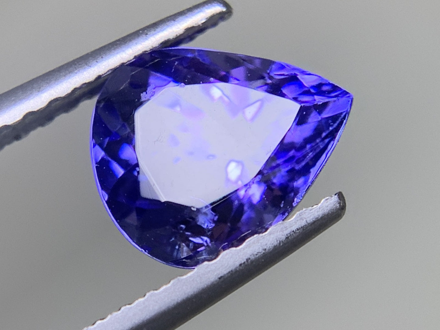タンザナイト 1.788ct  宝石ソーティング付き  8.0㎜×6.9㎜×5.0㎜  ルース（ 裸石 ） 2054Y