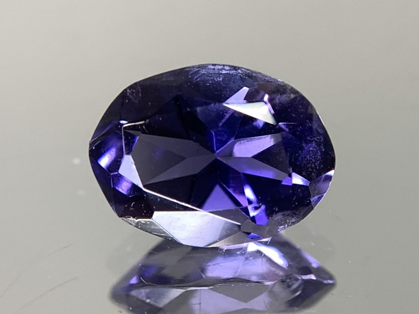アイオライト 1.425ct 宝石ソーティング付き  9.1㎜×6.7㎜×4.8㎜  ルース（ 裸石 ） 3075Y