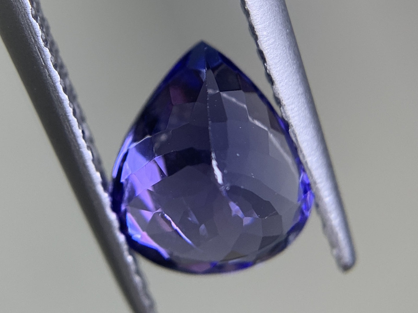 タンザナイト 1.788ct  宝石ソーティング付き  8.0㎜×6.9㎜×5.0㎜  ルース（ 裸石 ） 2054Y