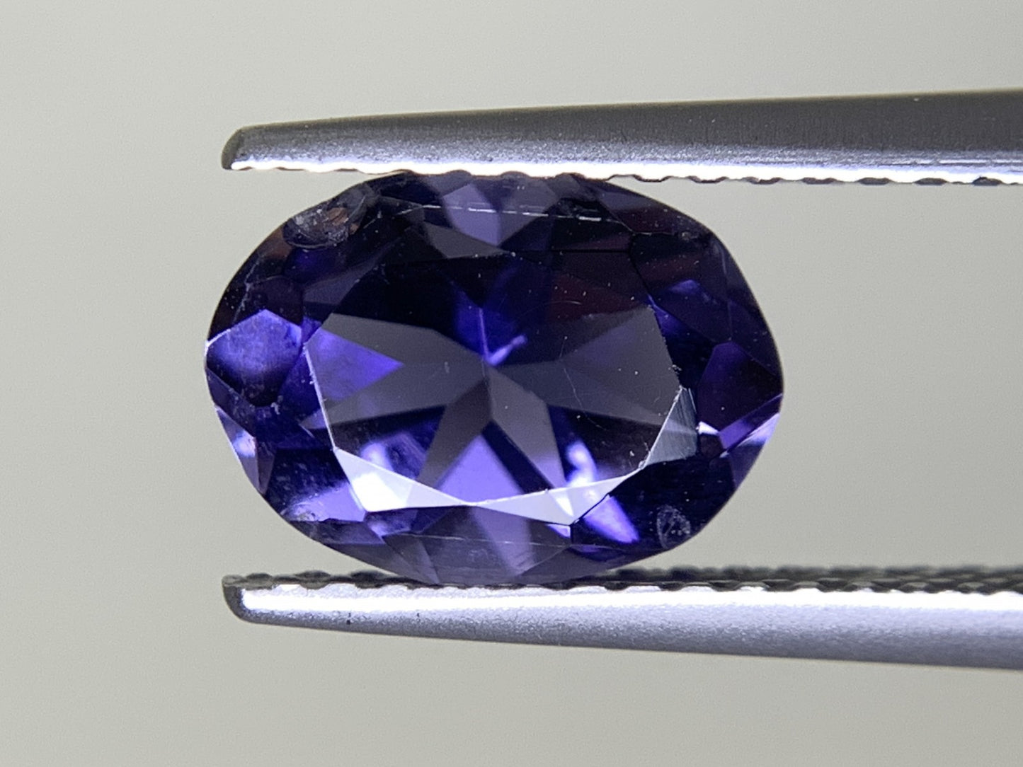 アイオライト 1.425ct 宝石ソーティング付き  9.1㎜×6.7㎜×4.8㎜  ルース（ 裸石 ） 3075Y