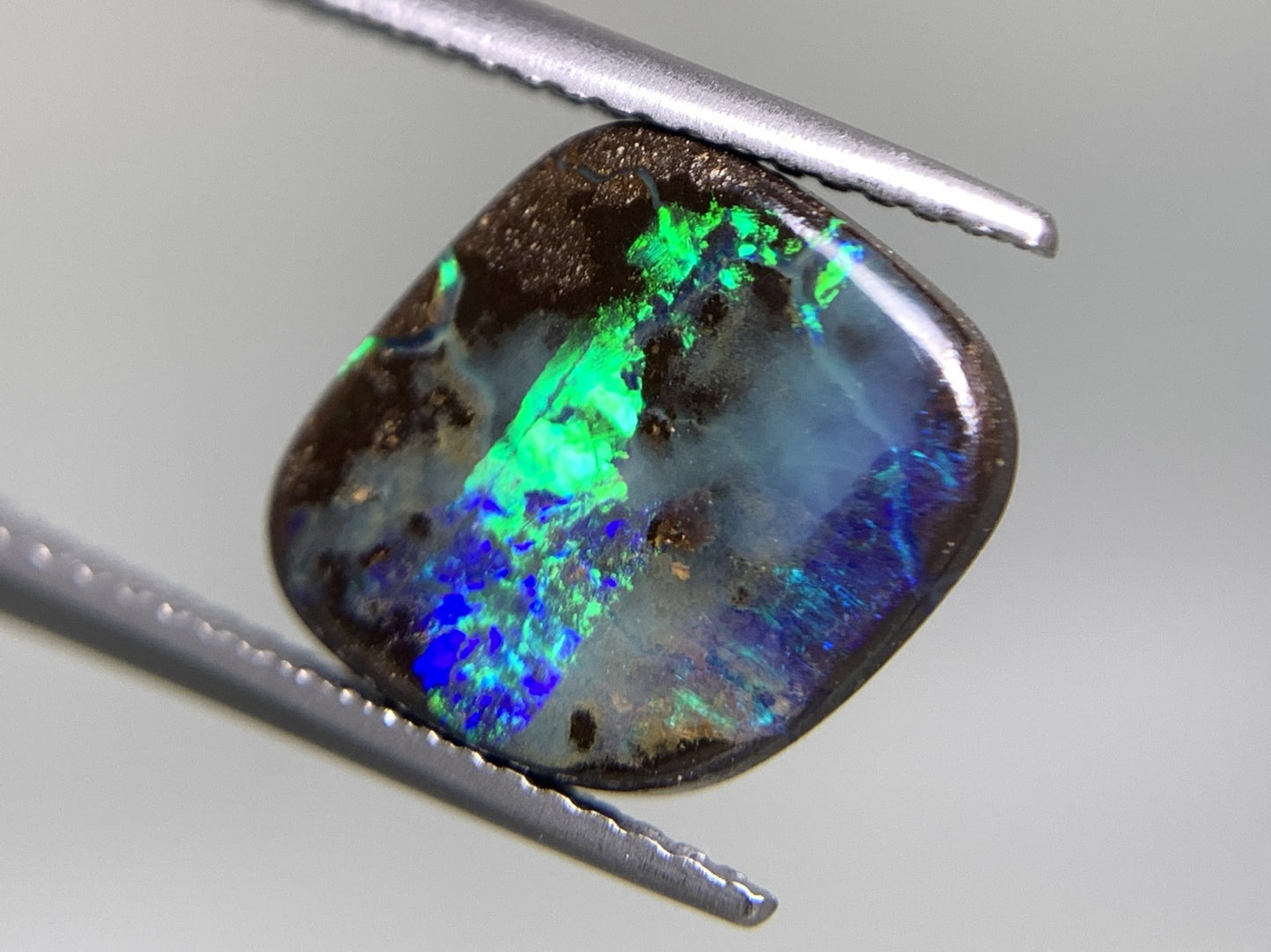 ボルダーオパール 天然  3.777ct  宝石ソーティング付き  11.1㎜×10.5㎜×3.0㎜  ルース（ 裸石 ）  5299Y