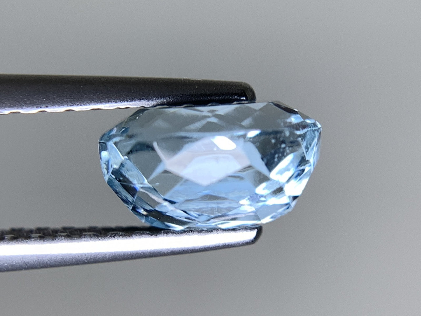 アクアマリン 天然 1.229ct 宝石ソーティング付き 7.2㎜×5.8㎜×4.2㎜ ルース（ 裸石 ） 6981Y