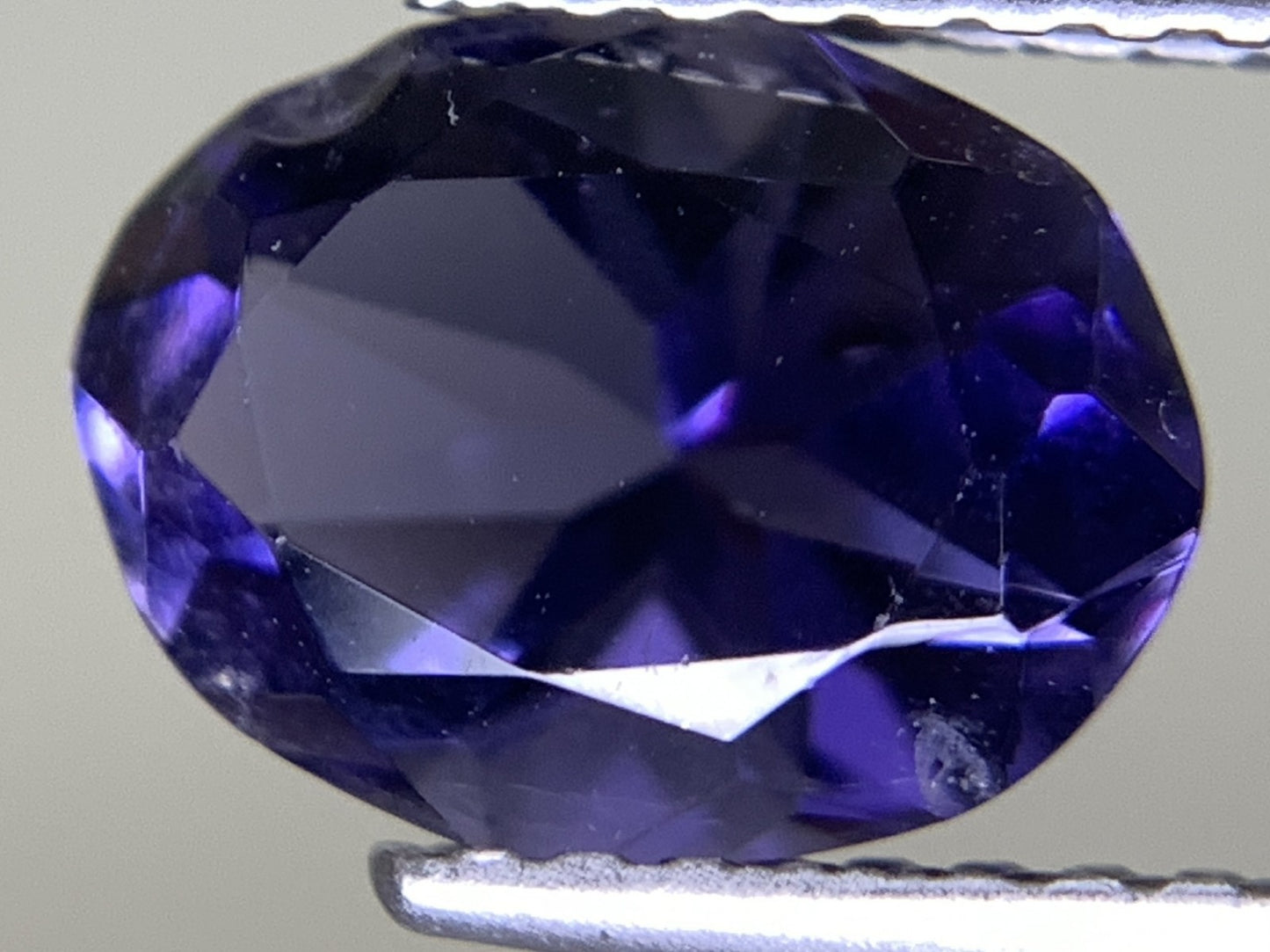 アイオライト 1.425ct 宝石ソーティング付き  9.1㎜×6.7㎜×4.8㎜  ルース（ 裸石 ） 3075Y