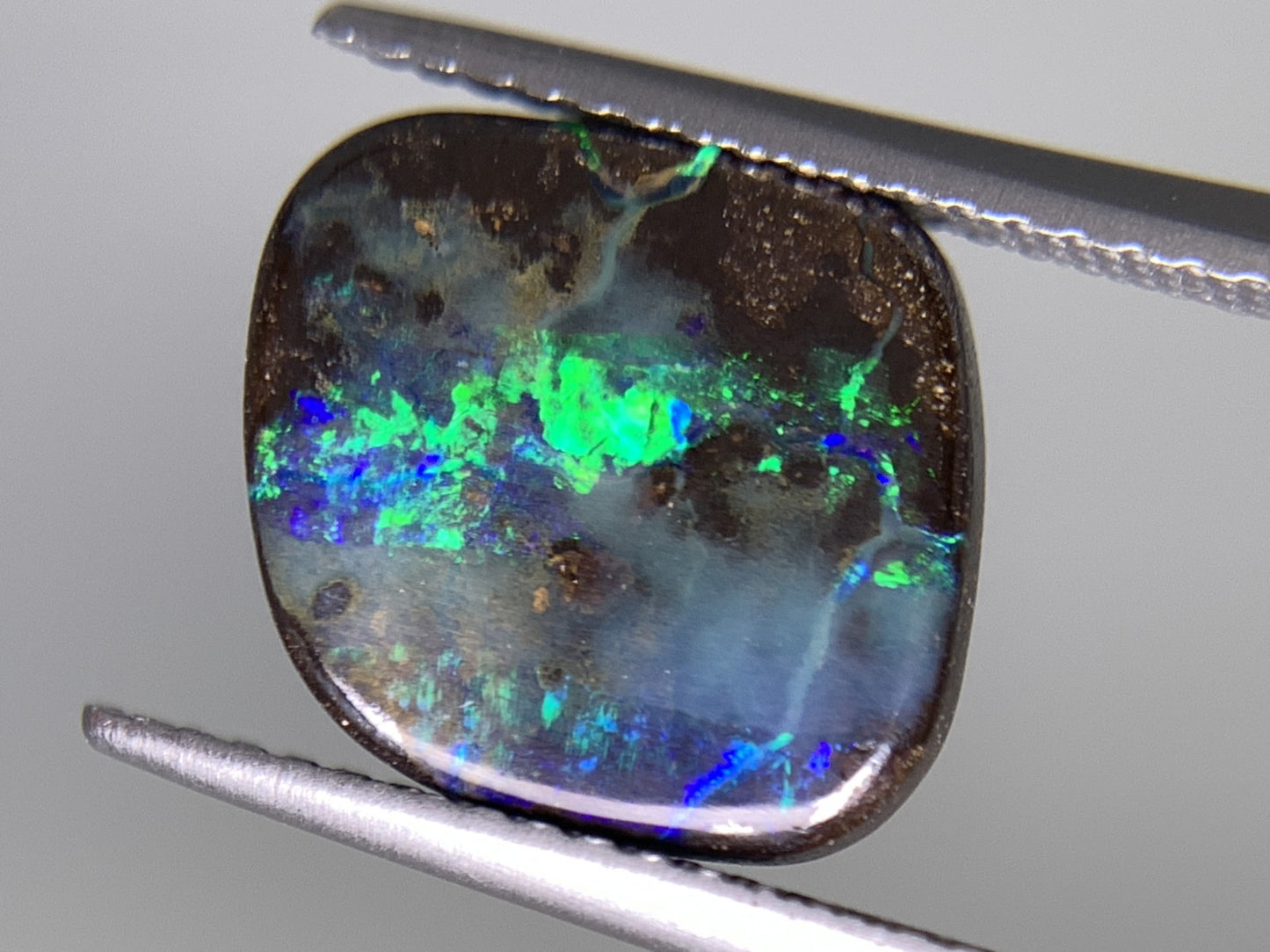 ボルダーオパール 天然  3.777ct  宝石ソーティング付き  11.1㎜×10.5㎜×3.0㎜  ルース（ 裸石 ）  5299Y