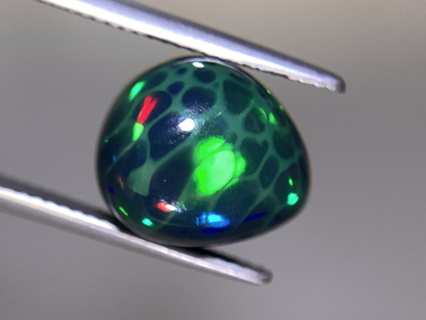 ハニカムブラックオパール(黒色化) 5.758ct 宝石ソーティング付き  13.0㎜×11.0㎜×7.6㎜  ルース（ 裸石 ） 2635Y