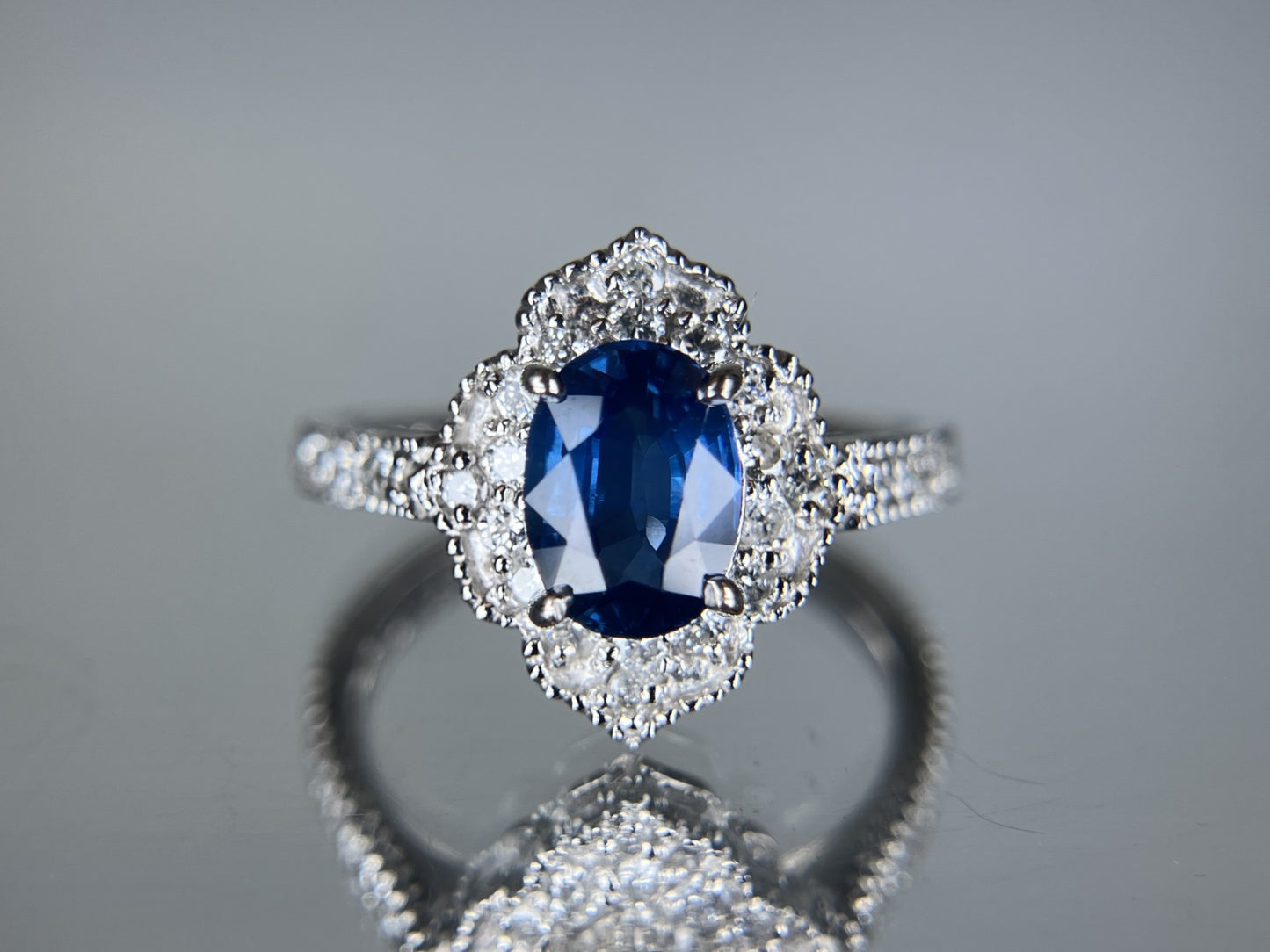 サファイア 1.21ct コンフラワーブルー Cornflower blue AIGS鑑別書 D0.45ct PT900 4.8g 指輪 （JP10号） サイズ直し無料 7331S