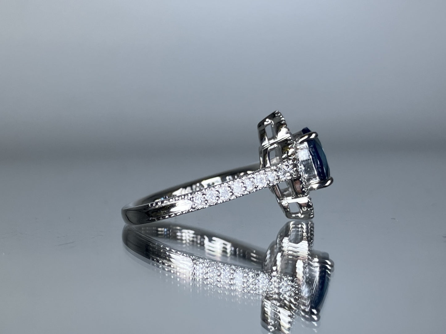 サファイア 1.21ct コンフラワーブルー Cornflower blue AIGS鑑別書 D0.45ct PT900 4.8g 指輪 （JP10号） サイズ直し無料 7331S