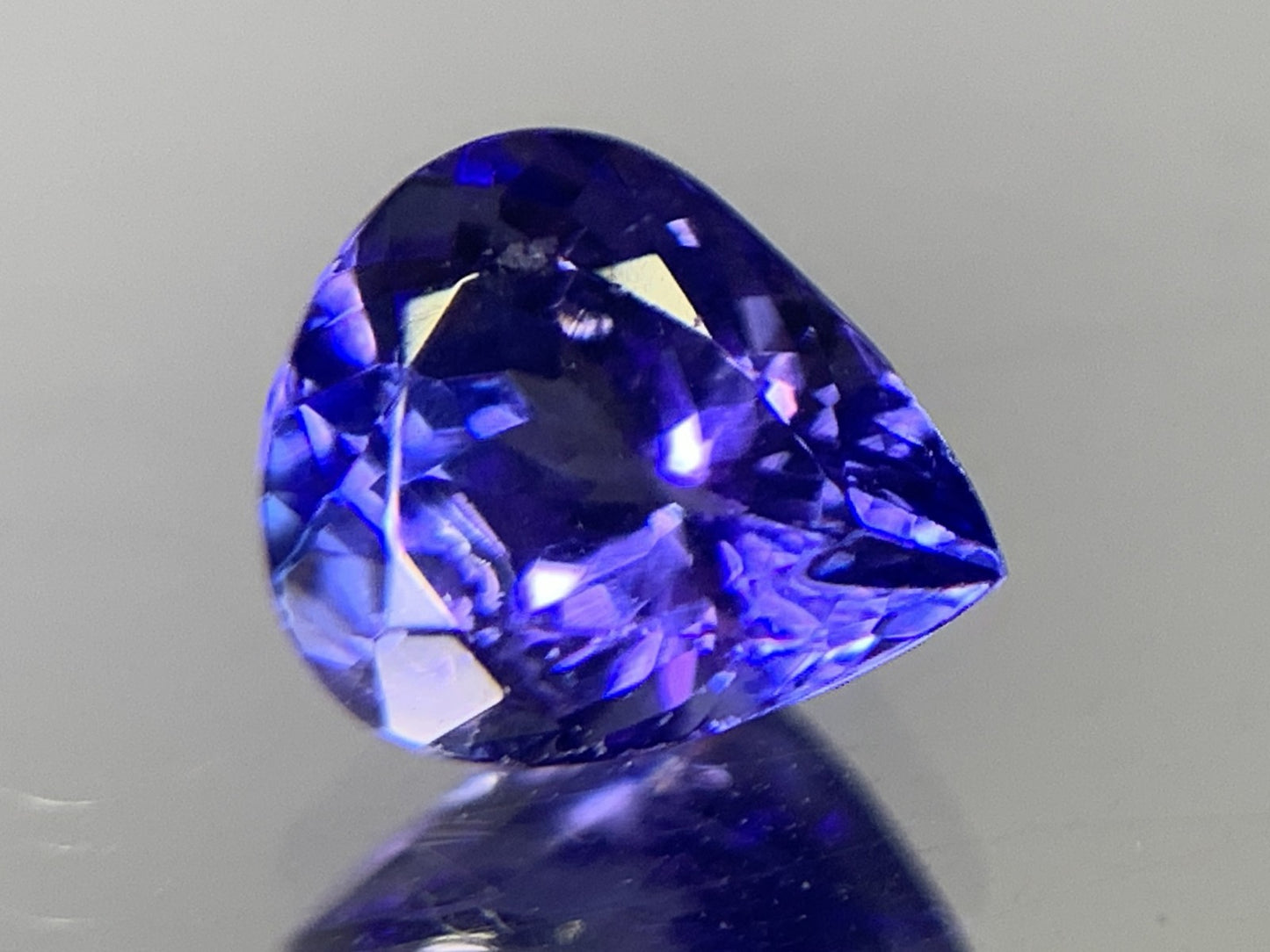 タンザナイト 1.788ct  宝石ソーティング付き  8.0㎜×6.9㎜×5.0㎜  ルース（ 裸石 ） 2054Y