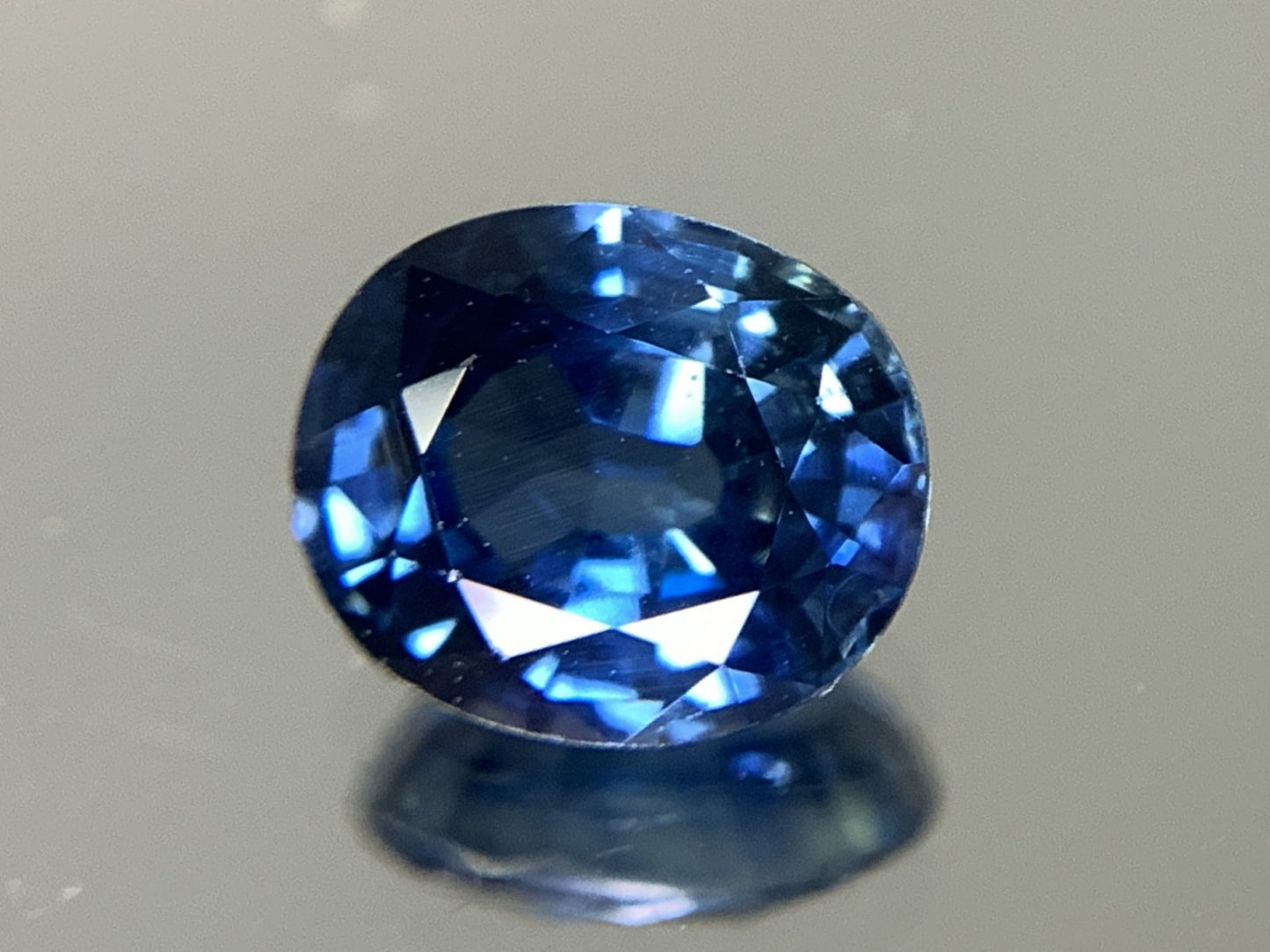 サファイア 1.553ct 宝石ソーティング付き  7.2㎜×6.2㎜×3.8㎜  ルース（ 裸石 ） 2138Y