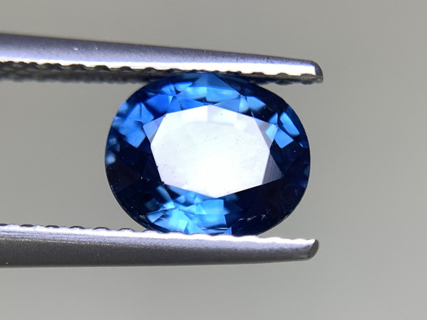サファイア 1.553ct 宝石ソーティング付き  7.2㎜×6.2㎜×3.8㎜  ルース（ 裸石 ） 2138Y