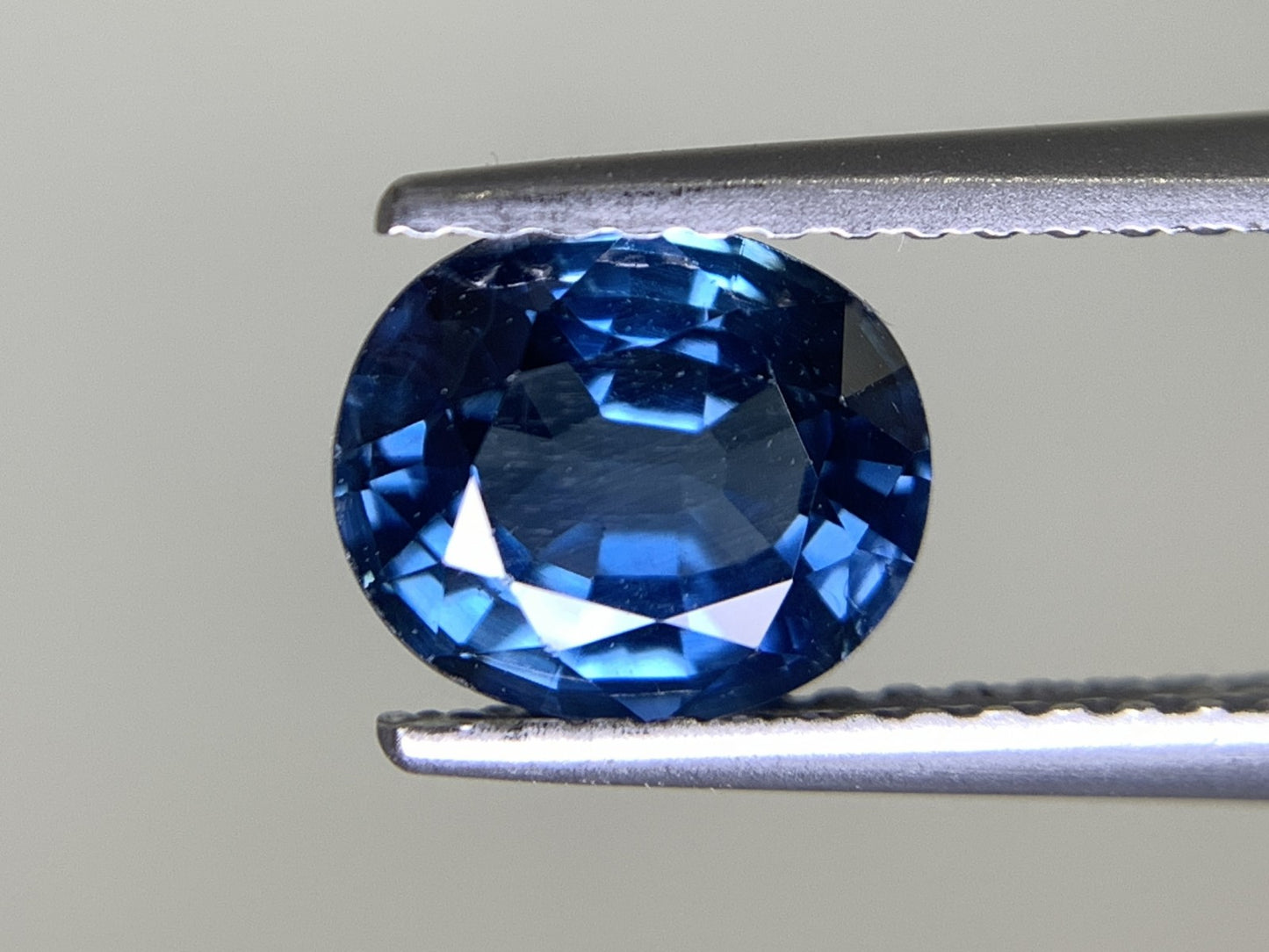 サファイア 1.553ct 宝石ソーティング付き  7.2㎜×6.2㎜×3.8㎜  ルース（ 裸石 ） 2138Y