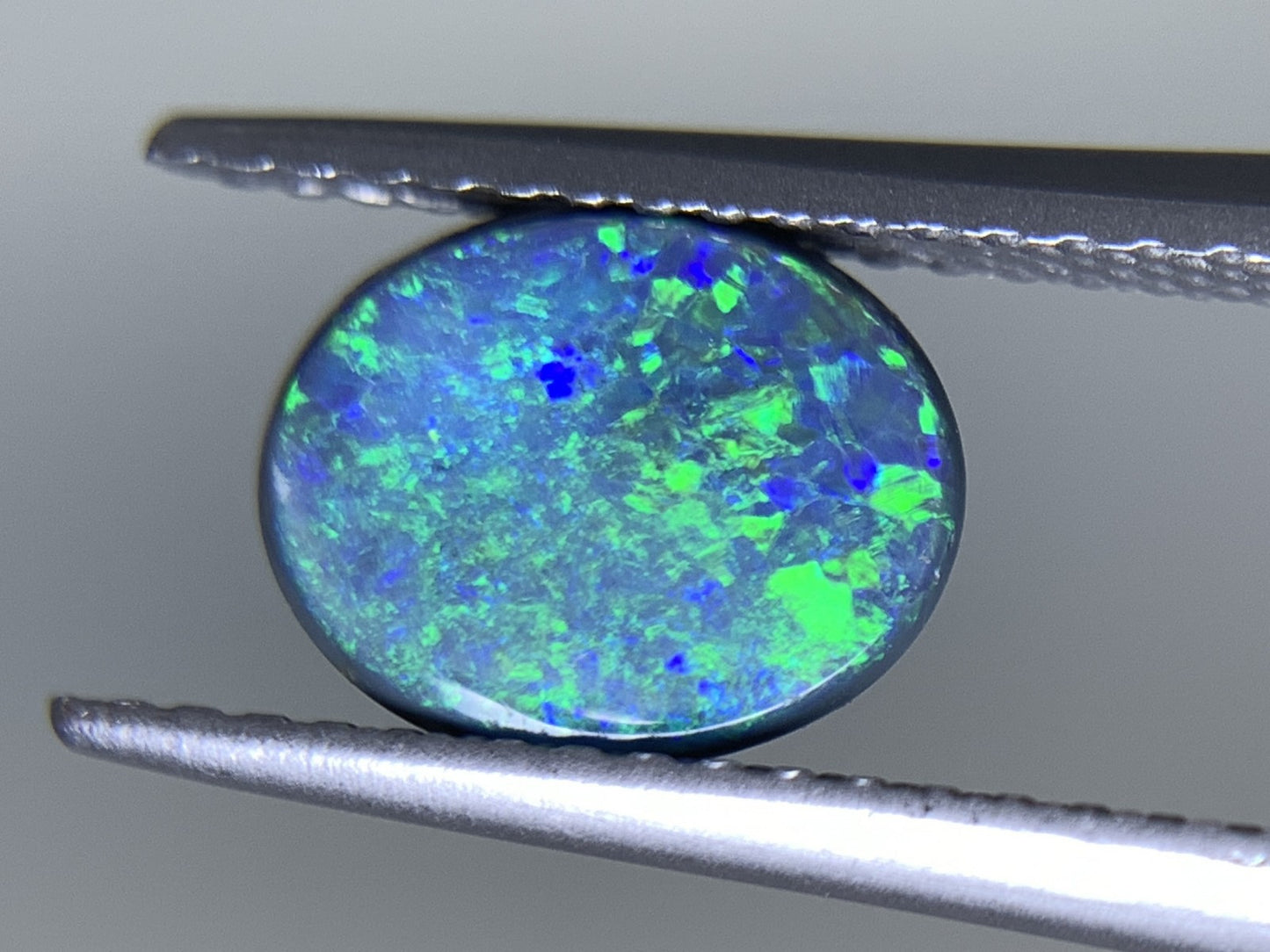 ブラックオパール 天然 0.974ct 宝石ソーティング付き 8.6㎜×6.8㎜×2.7㎜ ルース（ 裸石 ） 5347Y