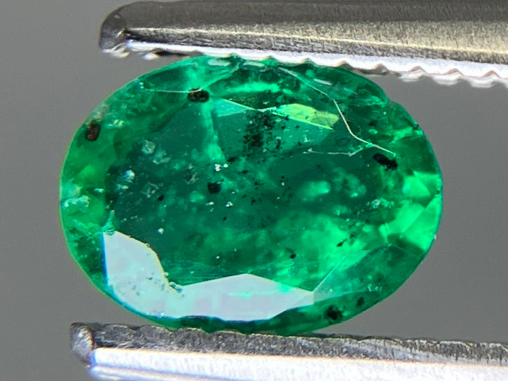 エメラルド 天然 0.531ct 宝石ソーティング付き 6.0㎜×4.6㎜×2.7㎜ ルース（ 裸石 ） 8031YY